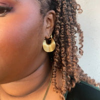 Load image into Gallery viewer, Gold Seashell hoop Earrings – Ocean-Inspired Statement Jewelry for Confident Women
