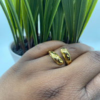 Load image into Gallery viewer, Gold wrap around me ring-model side hand view
