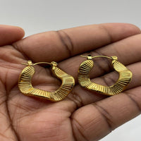 Load image into Gallery viewer, Gold Wavy Earrings – Unique Flowing Design, Perfect for Everyday Elegance
